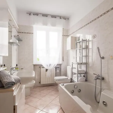 Timo's Art House Apartment *