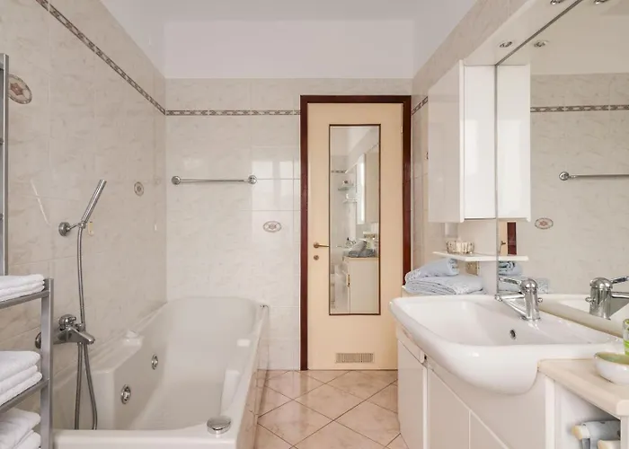 Timo's Art House * Dormelletto